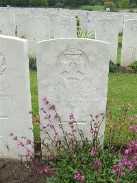 Etaples Military Cemetery - Goodall, F R