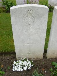 Etaples Military Cemetery - Goose, F C