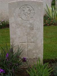 Etaples Military Cemetery - Gordon, J