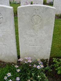 Etaples Military Cemetery - Gosling, E