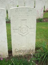 Etaples Military Cemetery - Gospel, P