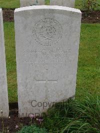 Etaples Military Cemetery - Graham, John Borland