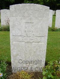 Etaples Military Cemetery - Grant, George Ernest