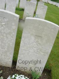 Etaples Military Cemetery - Grant, James