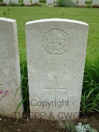 Etaples Military Cemetery - Grant, J