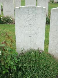 Etaples Military Cemetery - Grantham, Ernest