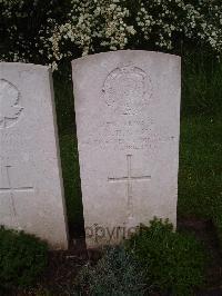 Etaples Military Cemetery - Gray, B E