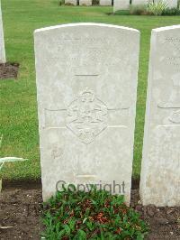 Etaples Military Cemetery - Gray, C D