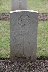Etaples Military Cemetery - Gray, H S