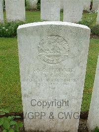 Etaples Military Cemetery - Gray, H