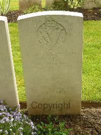 Etaples Military Cemetery - Gray, S