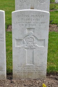 Etaples Military Cemetery - Greaves, F