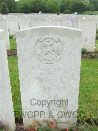 Etaples Military Cemetery - Green, A L
