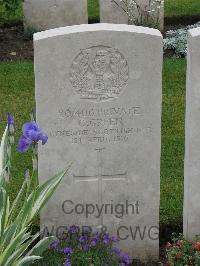 Etaples Military Cemetery - Green, C