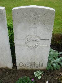 Etaples Military Cemetery - Green, E