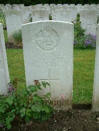 Etaples Military Cemetery - Green, James Henderson Dixon