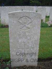 Etaples Military Cemetery - Grieve, George