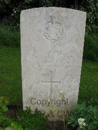 Etaples Military Cemetery - Grieve, Thomas