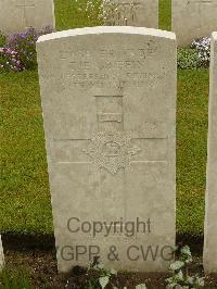 Etaples Military Cemetery - Griffin, Thomas Edward