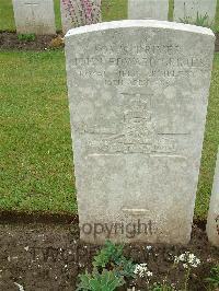 Etaples Military Cemetery - Grimes, John Edward