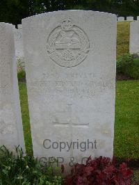 Etaples Military Cemetery - Grimley, A E
