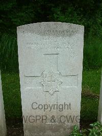 Etaples Military Cemetery - Groves, J