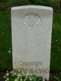 Etaples Military Cemetery - Groves, J