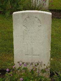Etaples Military Cemetery - Gruby, T W