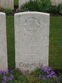 Etaples Military Cemetery - Guckien, Peter
