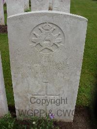 Etaples Military Cemetery - Guilford, H