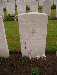 Etaples Military Cemetery - Gunn, Leonard