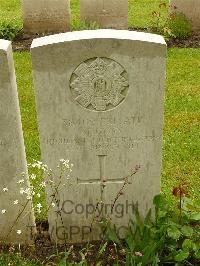 Etaples Military Cemetery - Gunn, M