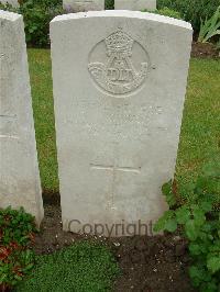 Etaples Military Cemetery - Gurkin, T J
