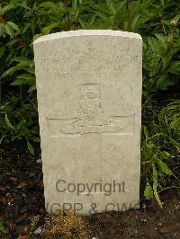 Etaples Military Cemetery - Guthe, Thomas Percival
