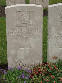 Etaples Military Cemetery - Hacker, Reginald Garfield