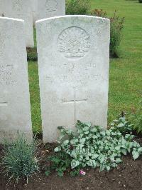 Etaples Military Cemetery - Hague, Henry