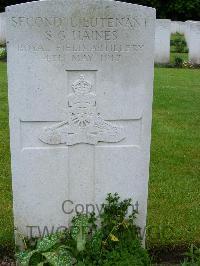 Etaples Military Cemetery - Haines, Stephen Gilbert