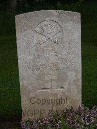 Etaples Military Cemetery - Hall, George