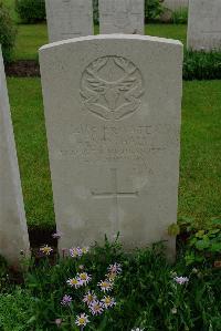 Etaples Military Cemetery - Hall, Henry