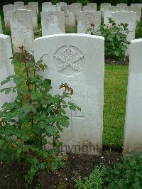 Etaples Military Cemetery - Hall, J E