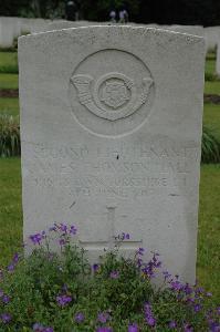 Etaples Military Cemetery - Hall, James Thomson