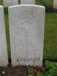 Etaples Military Cemetery - Hall, R