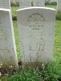 Etaples Military Cemetery - Hallett, Donald
