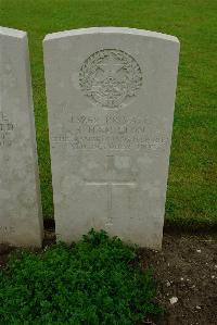 Etaples Military Cemetery - Hamilton, R