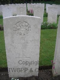 Etaples Military Cemetery - Hamilton, R