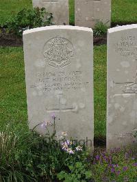 Etaples Military Cemetery - Hancock, G T