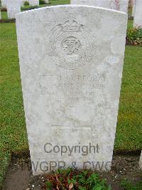 Etaples Military Cemetery - Handscomb, Ernest