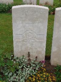 Etaples Military Cemetery - Hanson, E