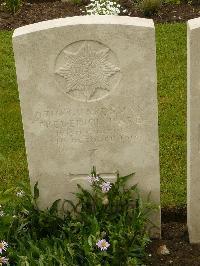Etaples Military Cemetery - Hare, Frederick