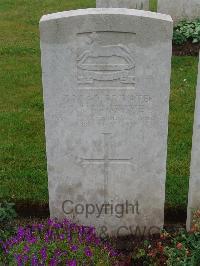 Etaples Military Cemetery - Hargrave, C